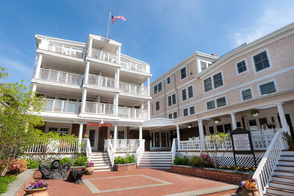 Vineyard Square Hotel And Suites Едгартаун Екстериор снимка