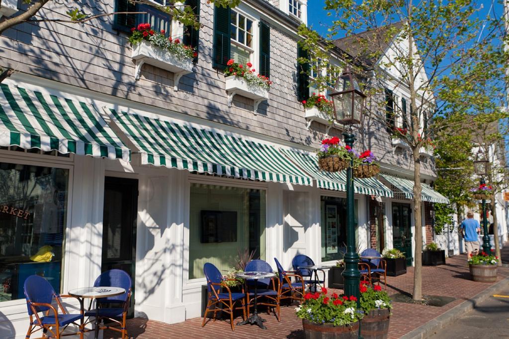 Vineyard Square Hotel And Suites Едгартаун Екстериор снимка