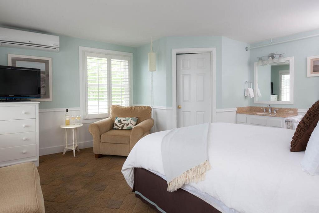 Vineyard Square Hotel And Suites Едгартаун Стая снимка