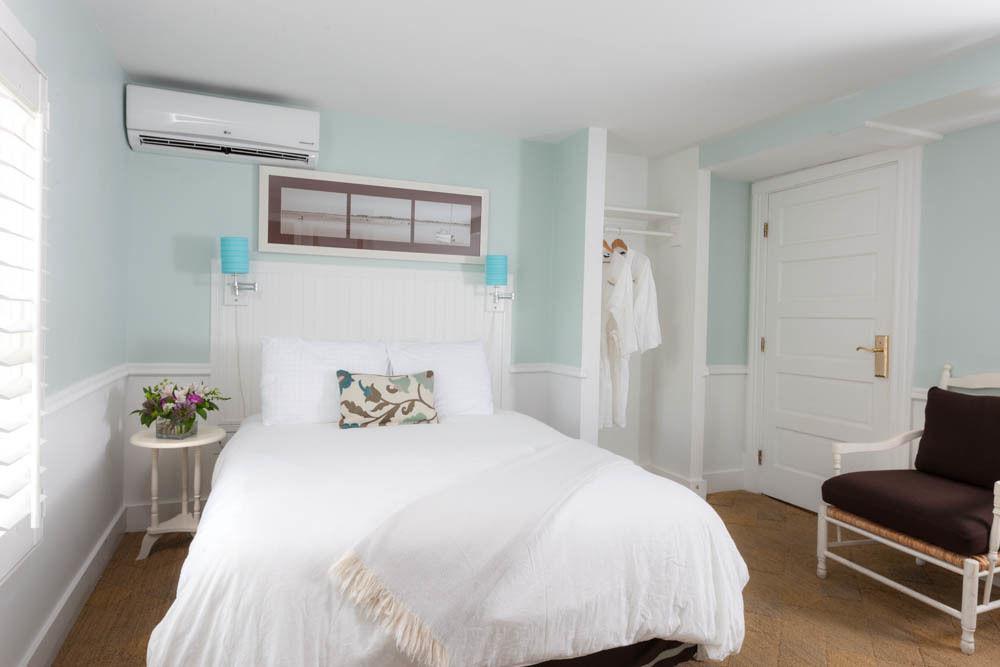 Vineyard Square Hotel And Suites Едгартаун Екстериор снимка