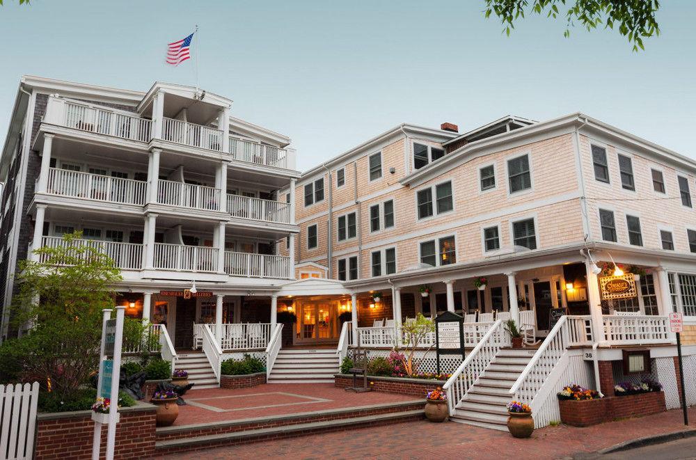 Vineyard Square Hotel And Suites Едгартаун Екстериор снимка