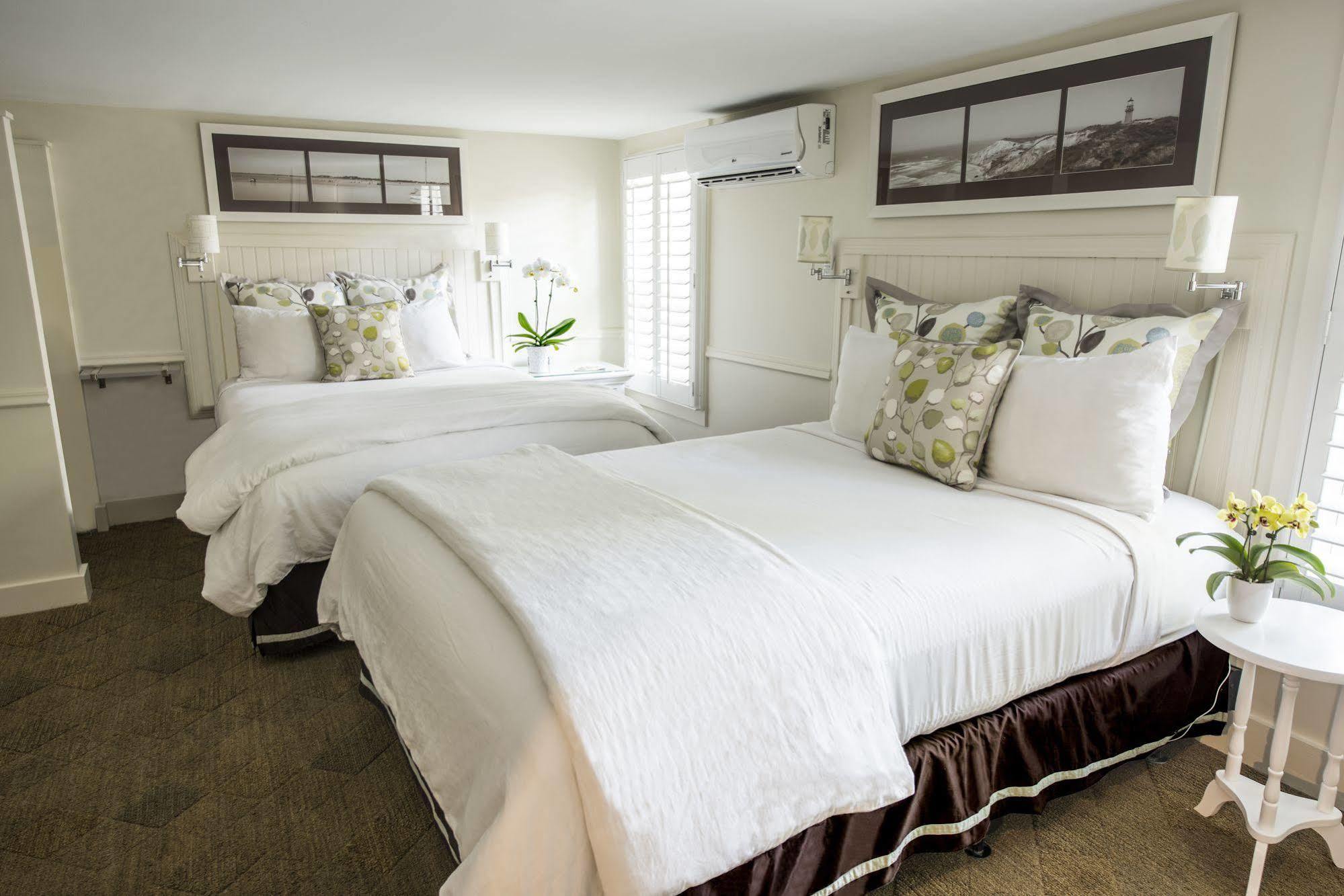 Vineyard Square Hotel And Suites Едгартаун Екстериор снимка