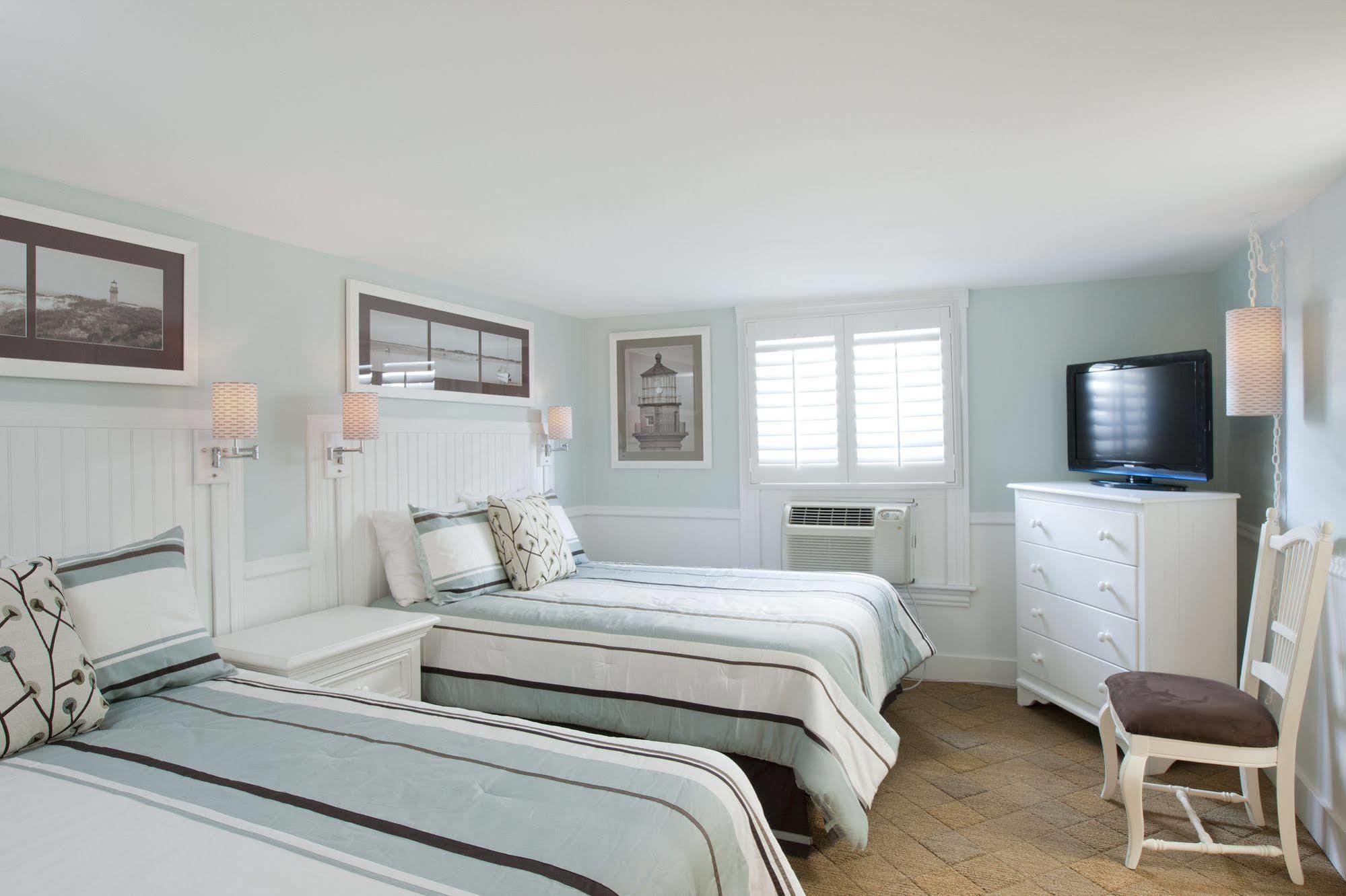 Vineyard Square Hotel And Suites Едгартаун Екстериор снимка