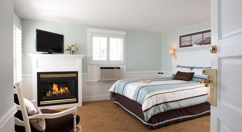 Vineyard Square Hotel And Suites Едгартаун Екстериор снимка